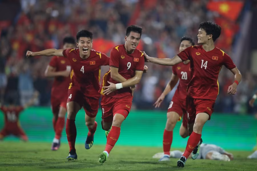 Tiến Linh và đồng đội ăn mừng bàn thắng vào lưới U23 Malaysia