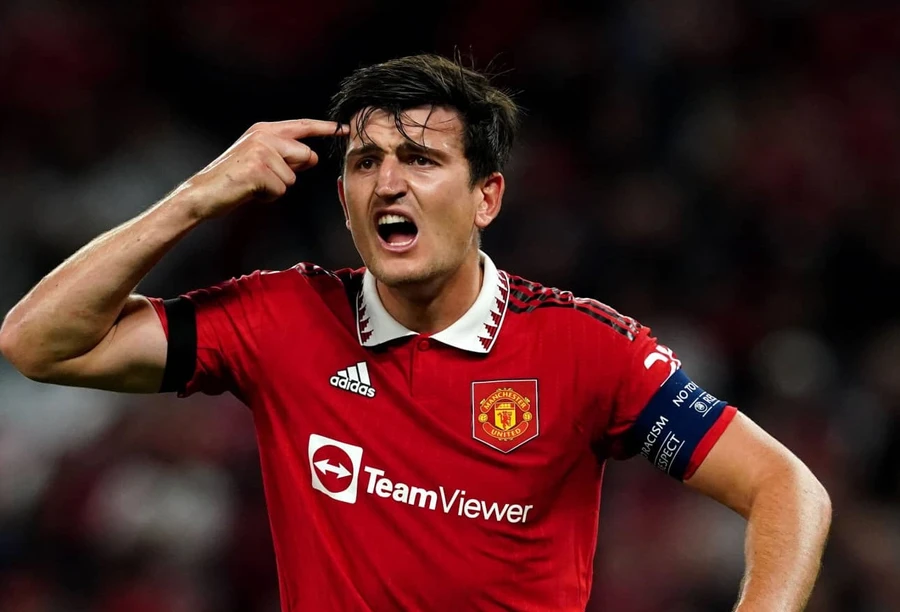  Harry Maguire được Wayne Rooney khuyên ra đi tìm bến đỗ mới.