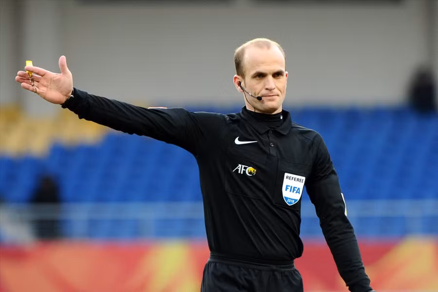 Trọng tài Adham Makhadmeh, người Jordan bắt chính trận Việt Nam và Oman.