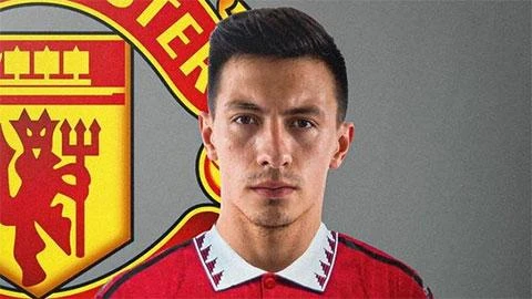 Lisandro Martinez cập bến Man United với bản hợp đồng có thời hạn 5 năm. 