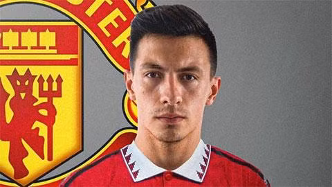 Lisandro Martinez cập bến Man United với bản hợp đồng có thời hạn 5 năm. 