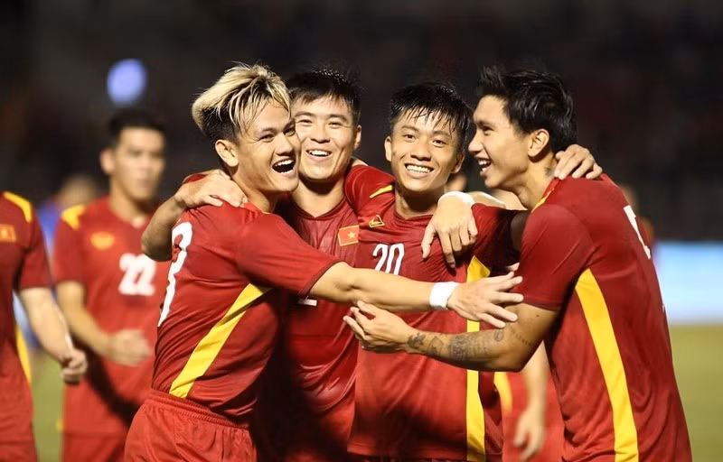 Dẫn đầu bảng B, tuyển Việt Nam rộng cửa vào bán kết.