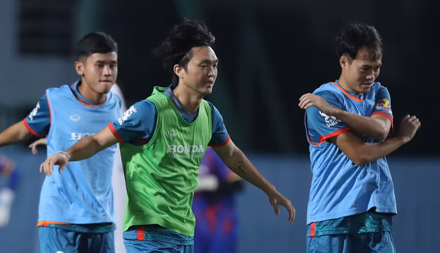 Tiền vệ Tuấn Anh tích cực rèn quân trên tuyển Việt Nam.