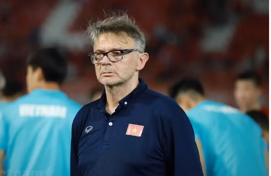 HLV Philippe Troussier chia tay Lương Duy Cương vì chấn thương.