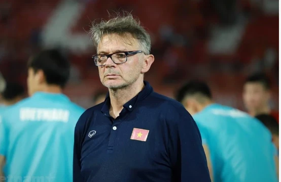 HLV Philippe Troussier chia tay Lương Duy Cương vì chấn thương.