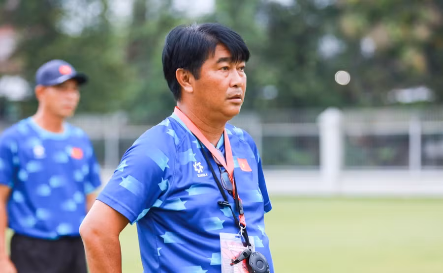 HLV Trần Minh Chiến tỏ ra khá thất vọng với trận hòa Campuchia.