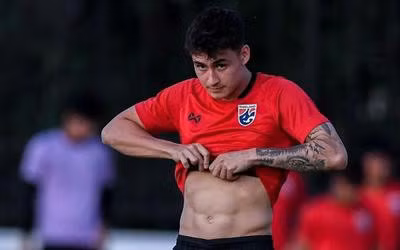 Nicholas Mickelson nhận nhiều chế độ ưu đãi khi lên tuyển Thái Lan.