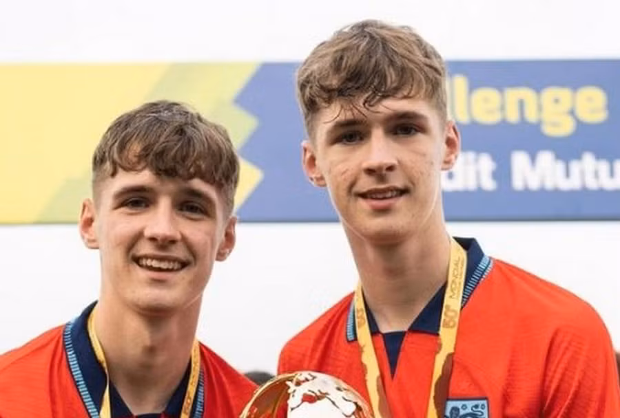 Jack và Tyler Fletcher gia nhập MU với giá kỷ lục.