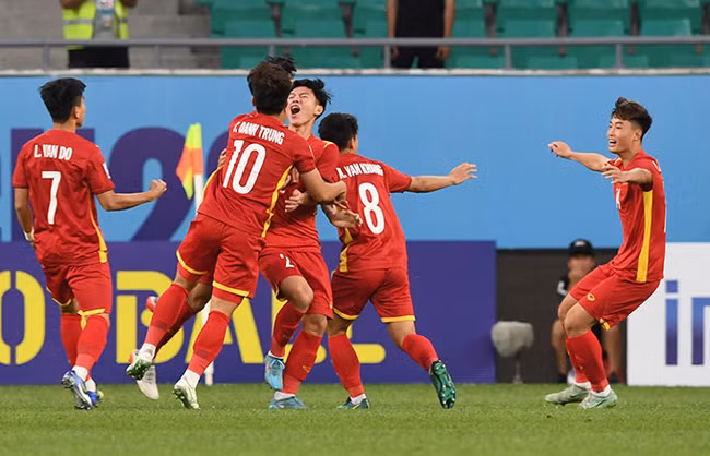 U23 Việt Nam vào tứ kết giải châu Á với ngôi nhì bảng C.