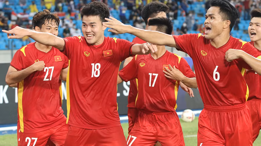 Nhiều thành viên U23 Việt Nam vẫn chưa thể về nước sau khi đăng quang.