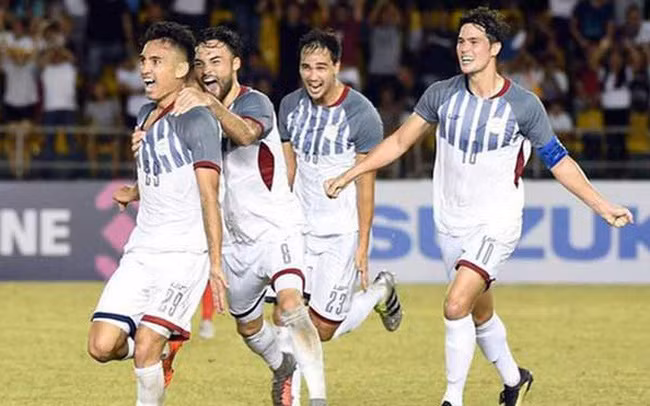 Tuyển Philippines tính dùng loạt cầu thủ nhập tịch đấu Việt Nam.