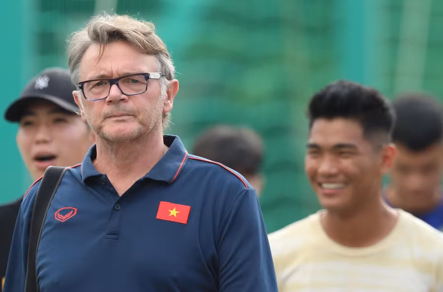 HLV Philippe Troussier được dự đoán sẽ là người kế nhiệm HLV Park dẫn dắt tuyển Việt Nam.