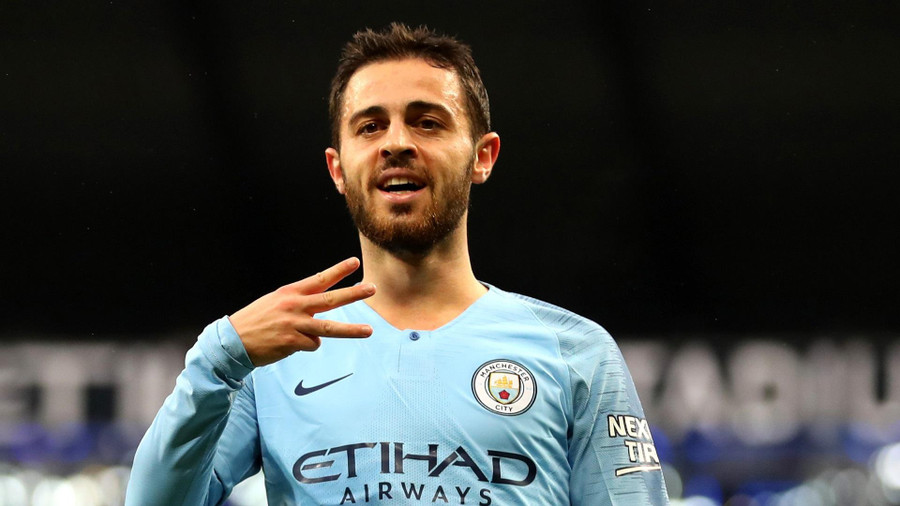 Bernardo Silva lọt tầm ngắm của PSG và Barca.