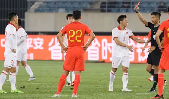 Tuyển Trung Quốc bị truyền thông nước nhà chê dù thắng Việt Nam.