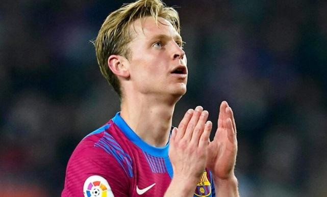 De Jong lọt vào tầm ngắm của MU và Juventus.