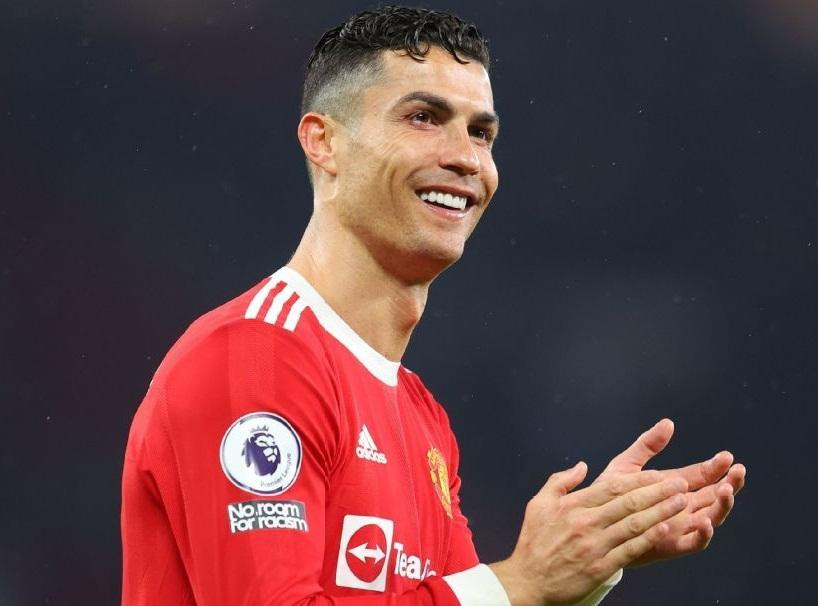 Ronaldo chưa hết cơ hội rời Man United.