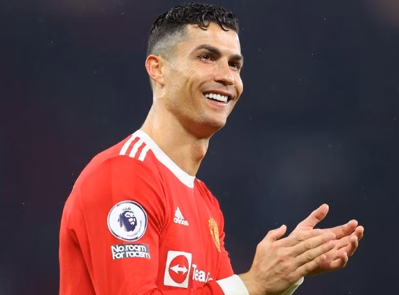 Ronaldo chưa hết cơ hội rời Man United.