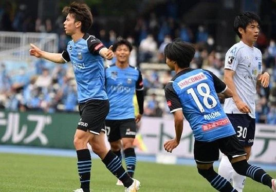 CLB Kawasaki Frontale mang đội hình phụ giao hữu với CLB Bình Dương.