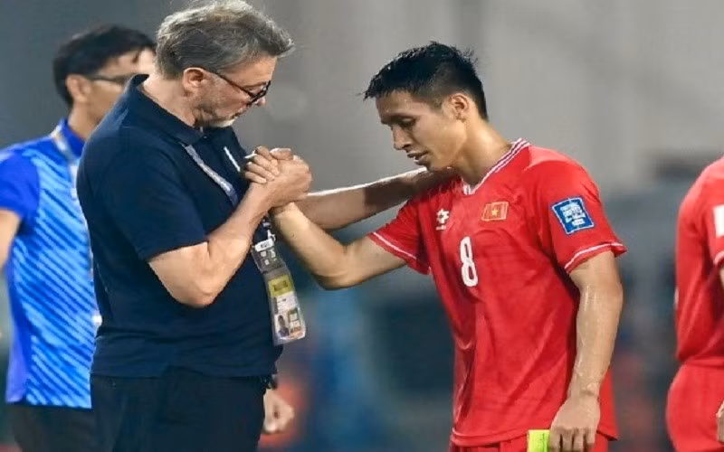 Tuyển Việt Nam liên tục gây thất vọng dưới thời HLV Troussier.