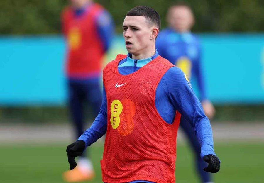 Phil Foden xin rút khỏi đội tuyển Anh vì sức khỏe.