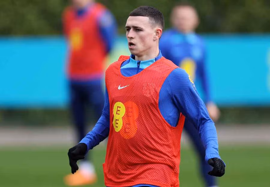 Phil Foden xin rút khỏi đội tuyển Anh vì sức khỏe.