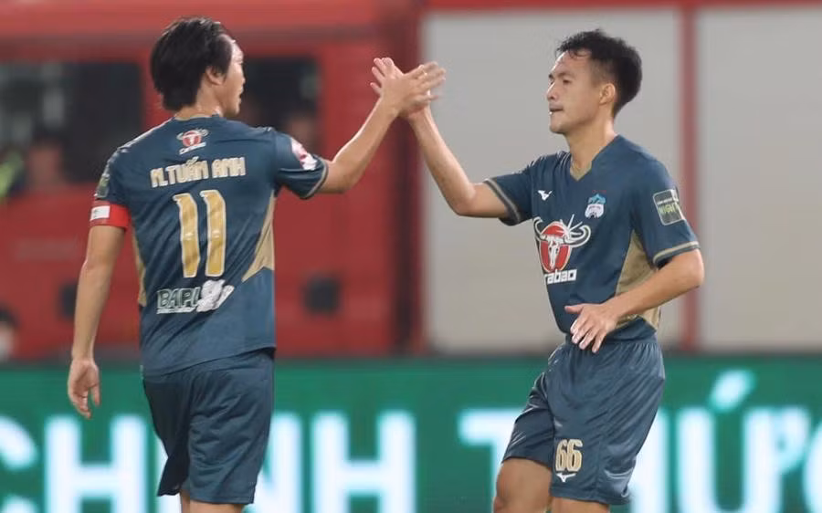 Hoàng Anh Gia Lai thắng tối thiểu Hà Nội FC ở vòng 10 V.League.