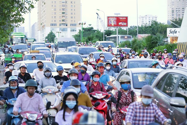 Nhiều tuyến đường trung tâm Hà Nội luôn ùn tắc. Ảnh: Quang Vinh. Nhiều tuyến đường trung tâm Hà Nội luôn ùn tắc. Ảnh: Quang Vinh.