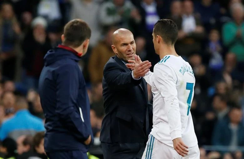 Man Utd có thể nhờ Ronaldo thuyết phục HLV Zidane.