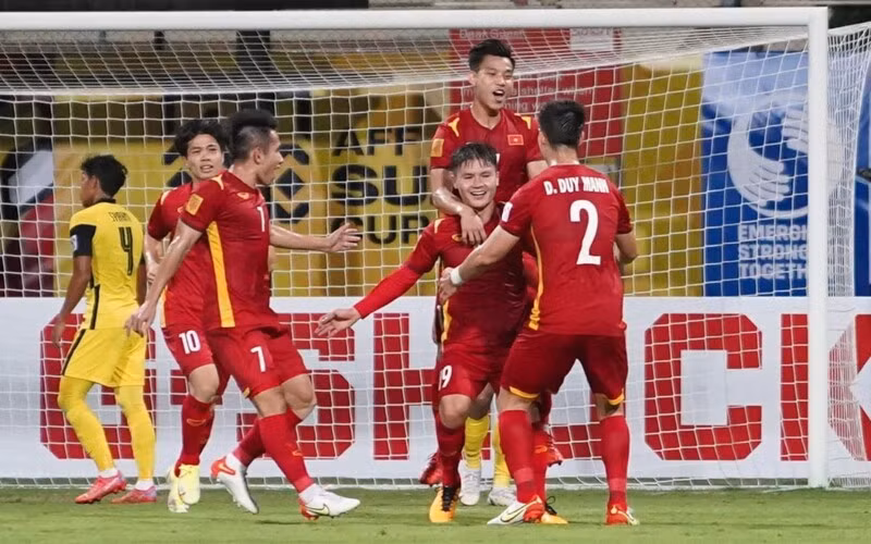 Tuyển Việt Nam vươn lên vị trí thứ 2 bảng B sau chiến thắng Malaysia
