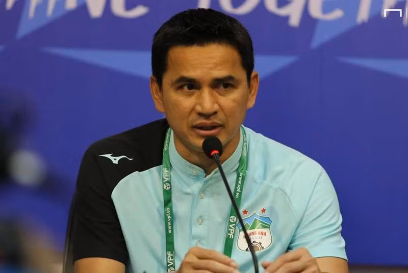 HLV Kiatisak chỉ dám đặt mục tiêu cùng HAGL lọt Top 3 chung cuộc.