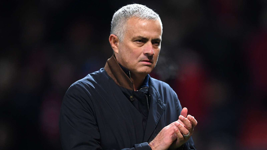 HLV Mourinho tiếp tục gắn bó với AS Roma FC.