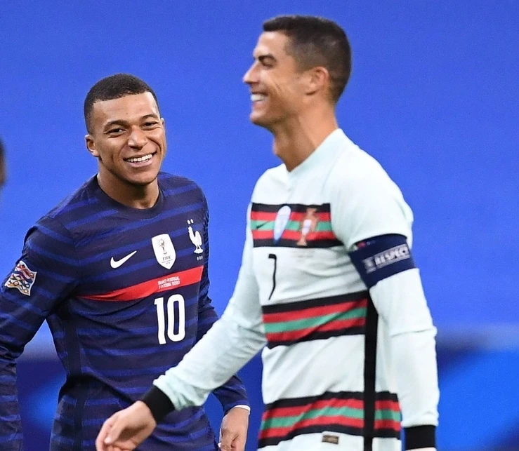 PSG đang nhắm đến Ronaldo để thay thế cho Mbappe.