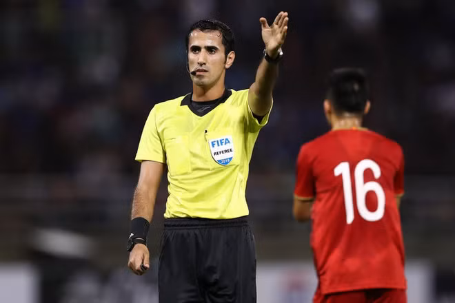 Trọng tài chính người Qatar Al-Adba Saoud Ali phủ nhận tiêu cực ở trận Việt Nam - Thái Lan.