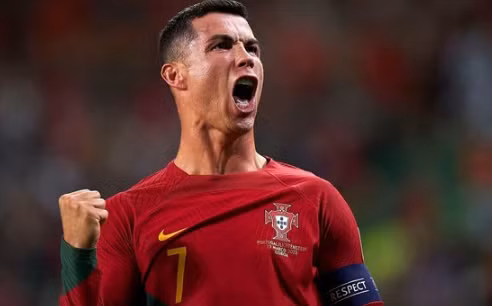 Cristiano Ronaldo được HLV ĐT Bồ Đào Nha ngợi khen.