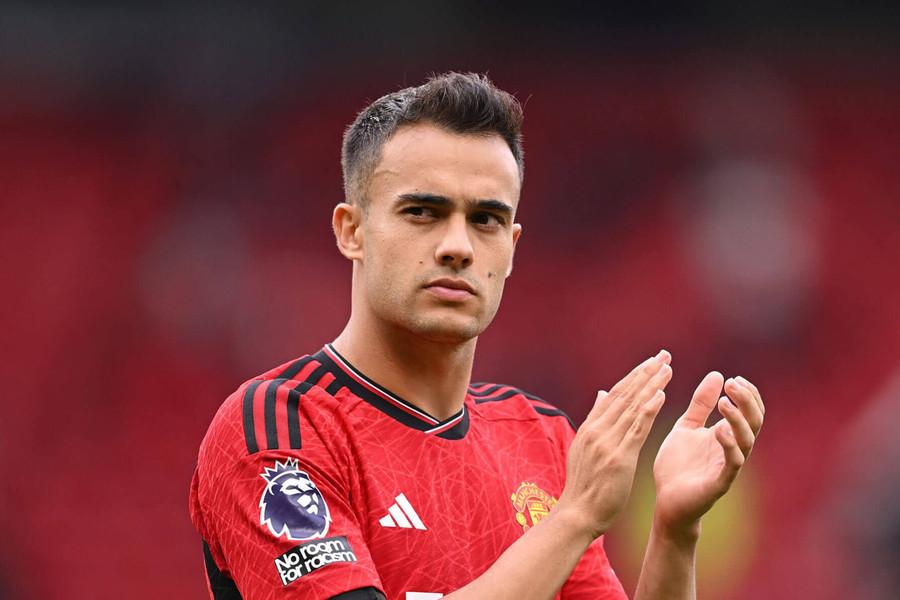 Sergio Reguilon chia tay Man United trở lại Tottenham.