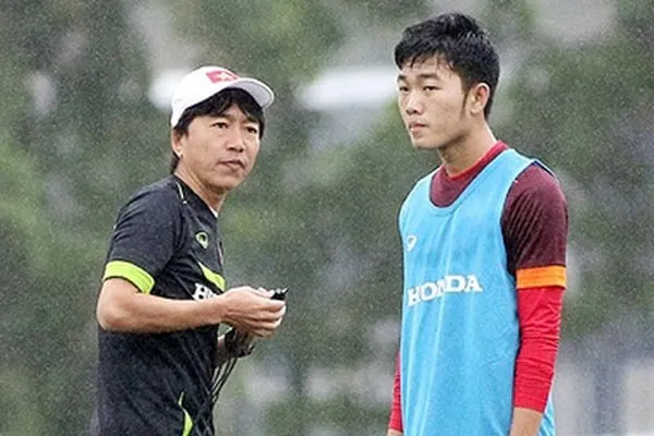 Xuân Trường từng bị huấn luyện viên Toshiya Miura mắng khi tập trung muộn.