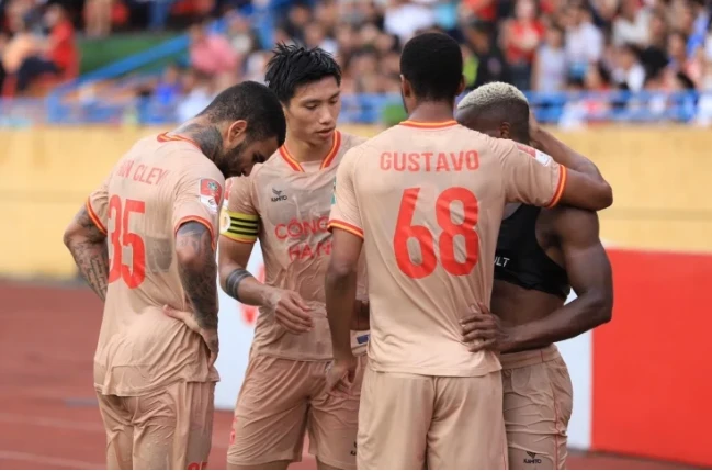 Công an Hà Nội sáng cửa vô địch V-League sau chiến thắng ấn tượng trước Viettel.