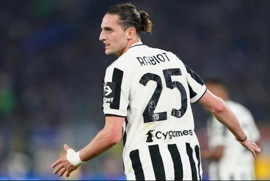 Rabiot của Juventus lọt tầm ngắm của Man United.