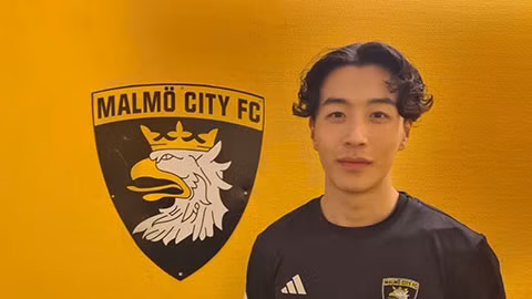 Cầu thủ Việt kiều Oscar To đẹp trai như tài tử Hàn Quốc.