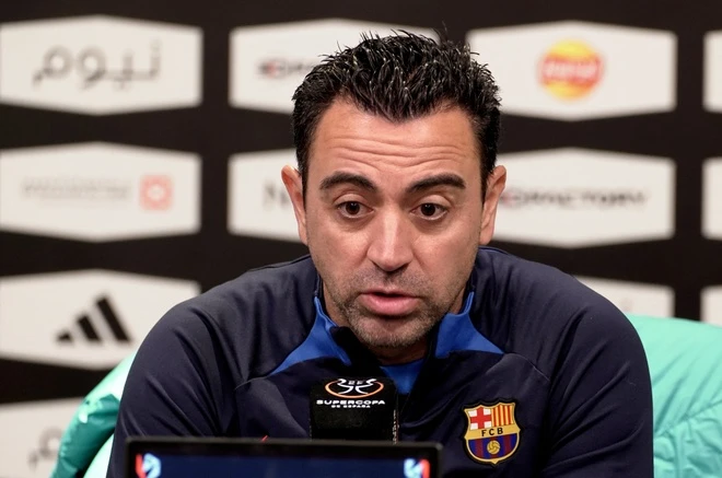 HLV Xavi thận trọng trước trận đại chiến MU ở Europa League.