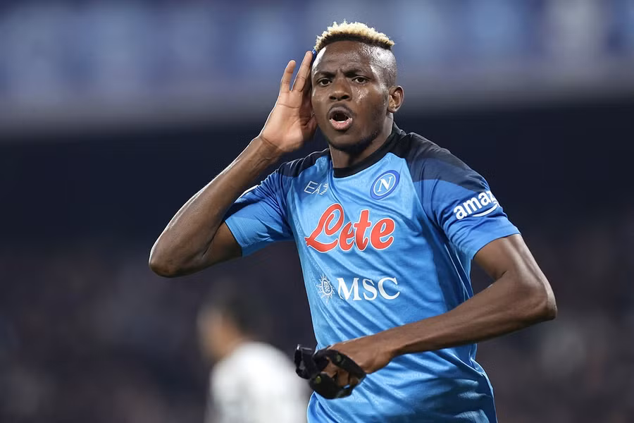 Victor Osimhen lọt tầm ngắm của Chelsea và MU.