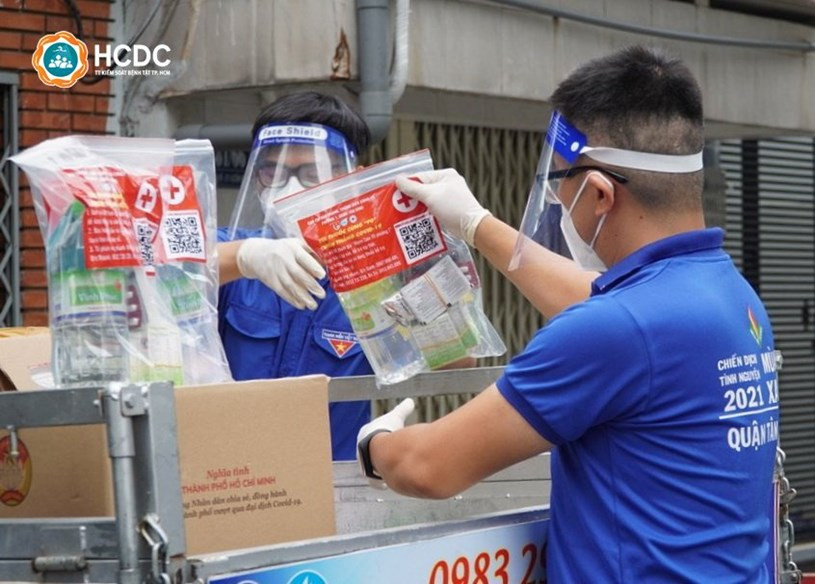 Bất kể thời gian ngày hay đêm, chỉ cần được báo có ca F0 hay người dân cần thuốc gọi báo là ngay lập tức sẽ có người xuống tận nơi trao thuốc cho người bệnh. Nguồn: HCDC TP Hồ Chí Minh. Bất kể thời gian ngày hay đêm, chỉ cần được báo có ca F0 hay người dân cần thuốc gọi báo là ngay lập tức sẽ có người xuống tận nơi trao thuốc cho người bệnh.
