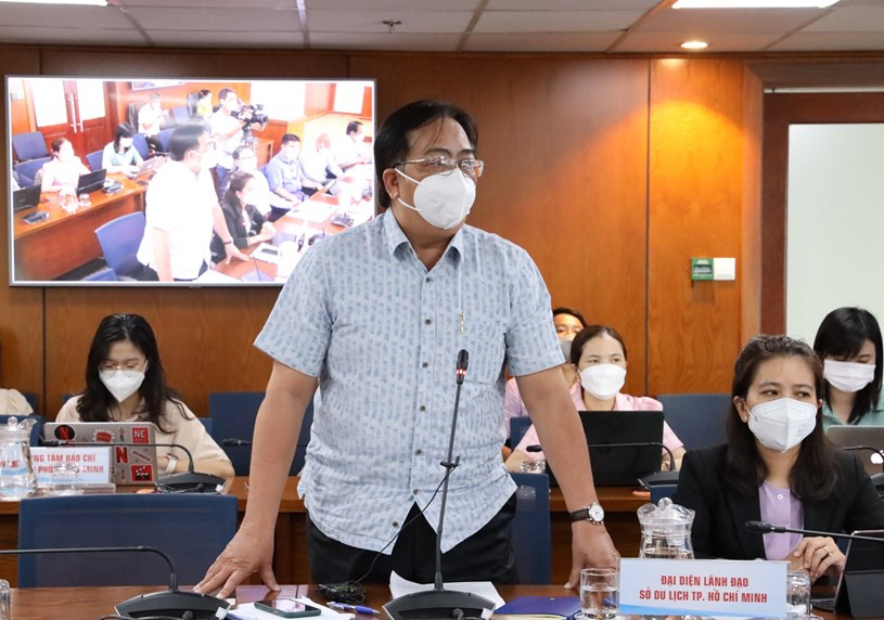 Trưởng phòng Quản lý lữ hành (Sở Du lịch Thành phố Hồ Chí Minh) Nguyễn Việt Anh cho hay Sở Du lịch đã tham mưu UBND Thành phố Hồ Chí Minh ban hành hướng dẫn thí điểm đón khách quốc tế trở lại Thành phố Hồ Chí Minh. Ảnh: Linh Nhi Trưởng phòng Quản lý lữ hành (Sở Du lịch TPHCM) Nguyễn Việt Anh cho hay Sở Du lịch đã tham mưu UBND TPHCM ban hành hướng dẫn thí điểm đón khách quốc tế trở lại TPHCM. Ảnh: Linh Nhi