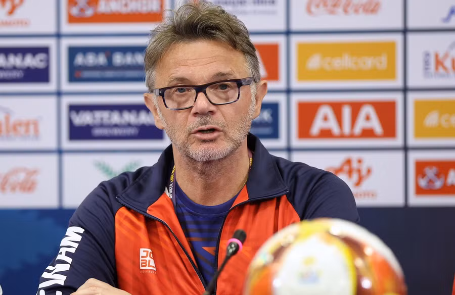 HLV Troussier quyết tâm cùng U22 Việt Nam giành Huy chương vàng SEA Games 32.