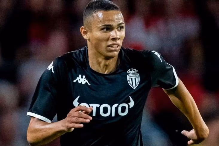 Vanderson lọt vào tầm ngắm của Man United.