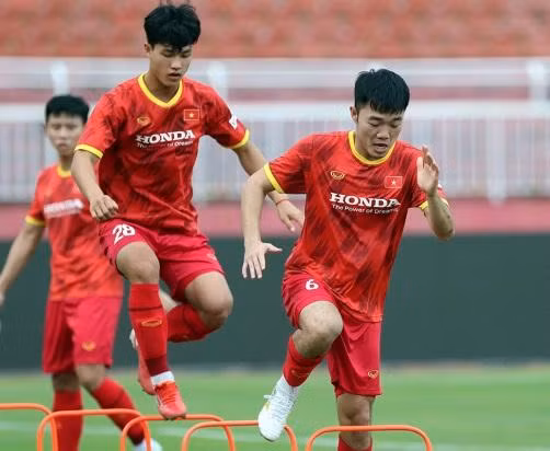 Văn Thanh đã bình phục trong khi Xuân Trường vẫn phải cách ly tại khách sạn.