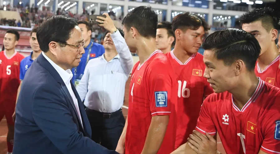 Đội tuyển Việt Nam nhận nhiều lời khen sau trận thắng Philippines.