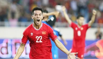 Đội tuyển Việt Nam nhận thưởng 800 triệu đồng sau trận thắng Philippines.