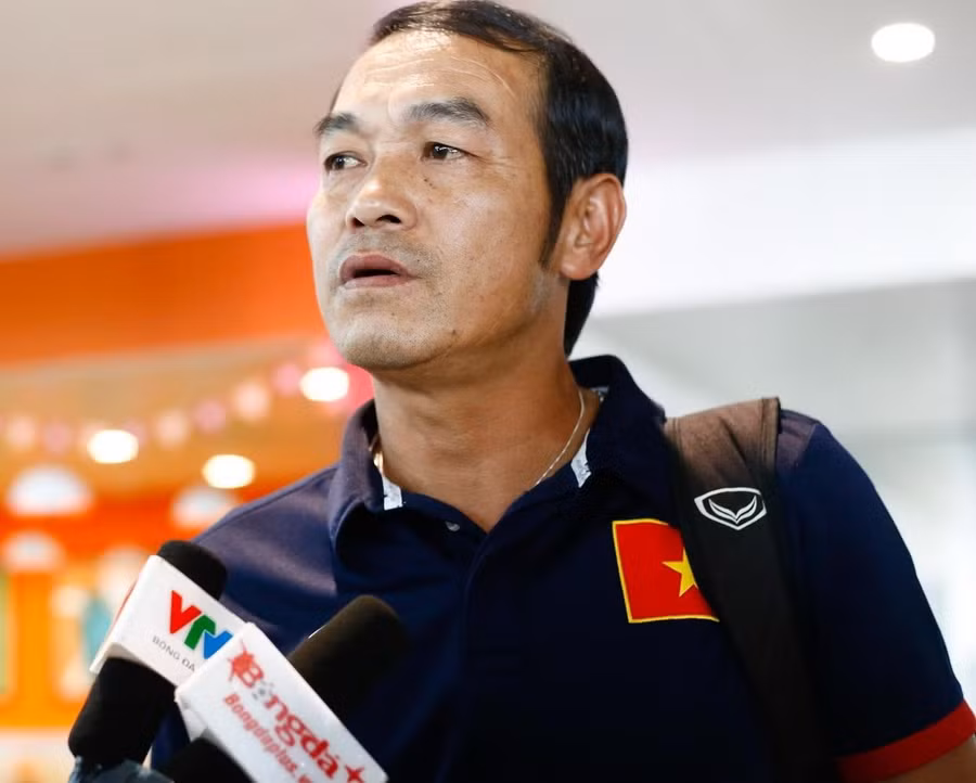 HLV Đinh Thế Nam tin tưởng tuyển Việt Nam sẽ vượt qua vòng bảng AFF Cup 2022.
