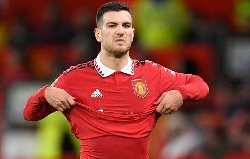 Diogo Dalot nguy cơ ngồi ngoài trận gặp Man City tới đây.